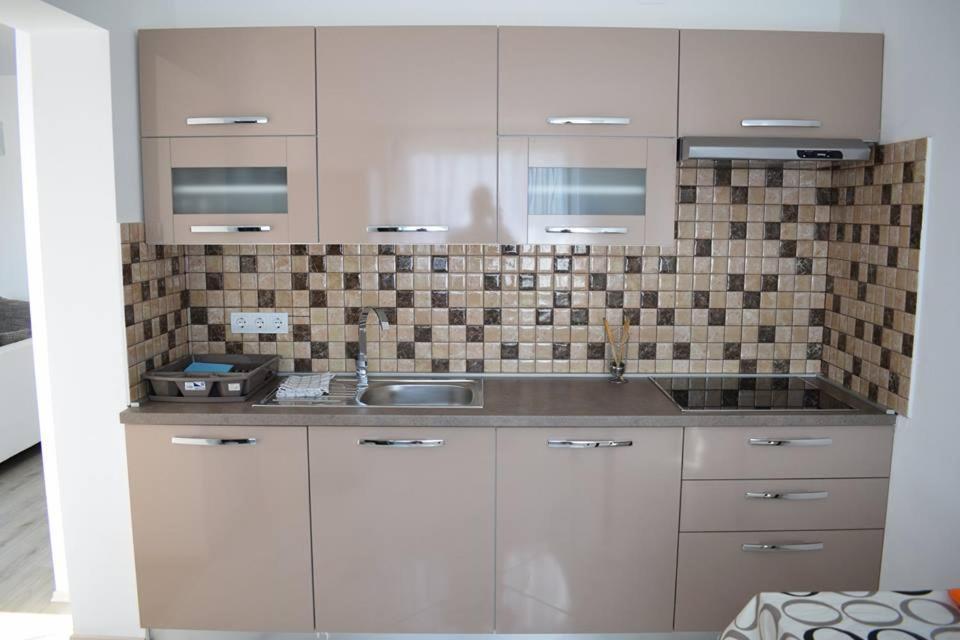Apartmani Celjak 帕格 外观 照片
