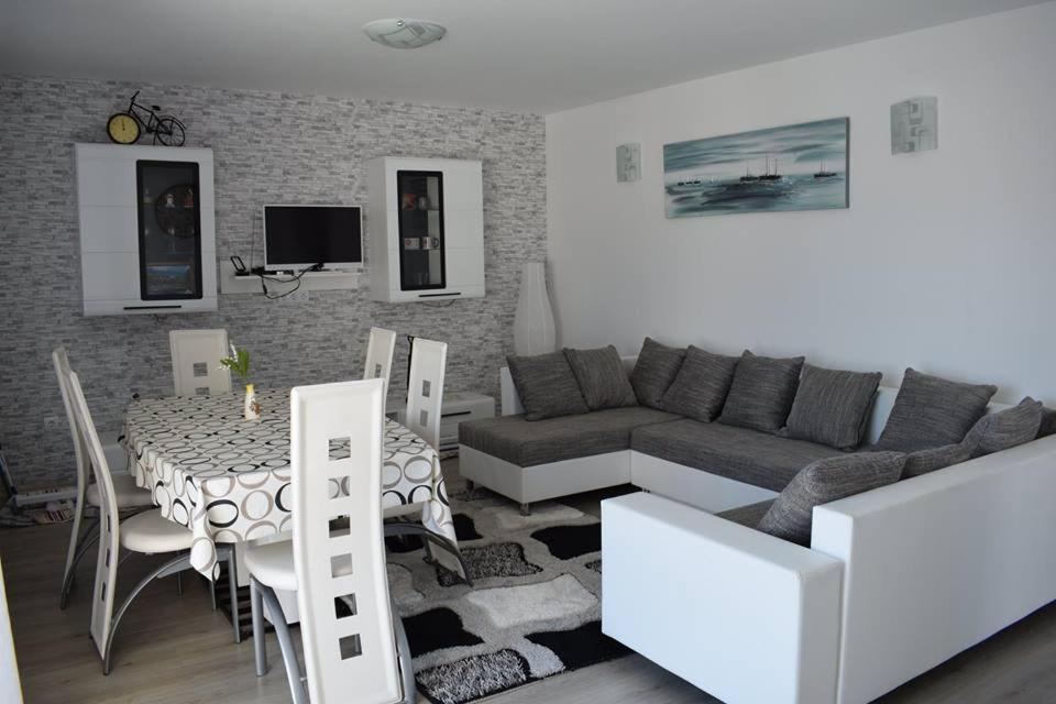 Apartmani Celjak 帕格 外观 照片