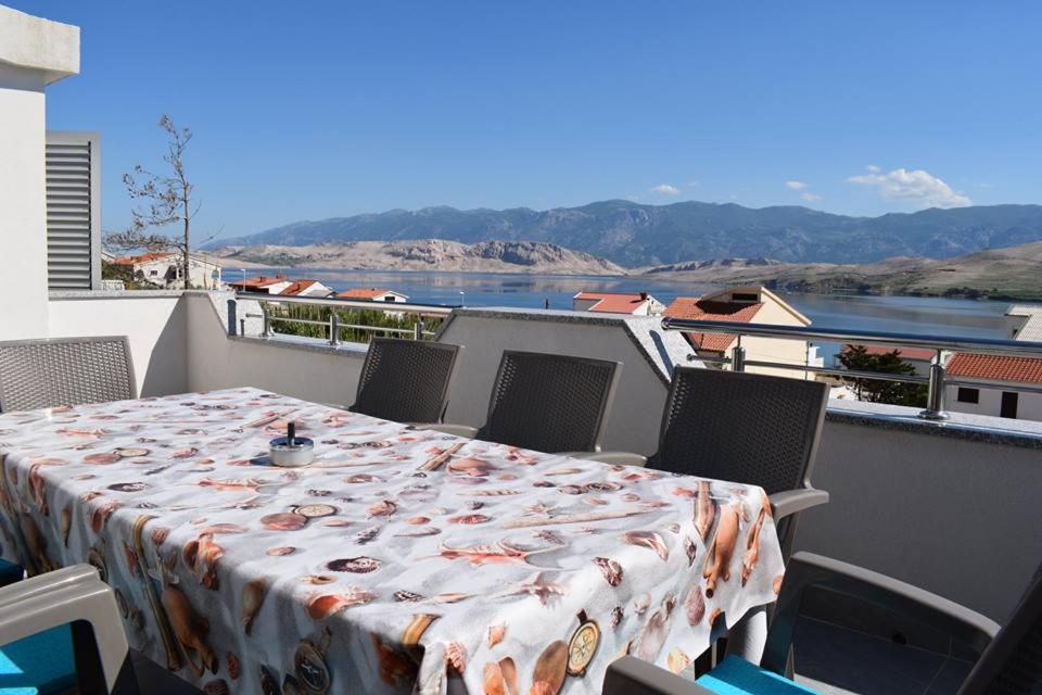 Apartmani Celjak 帕格 外观 照片