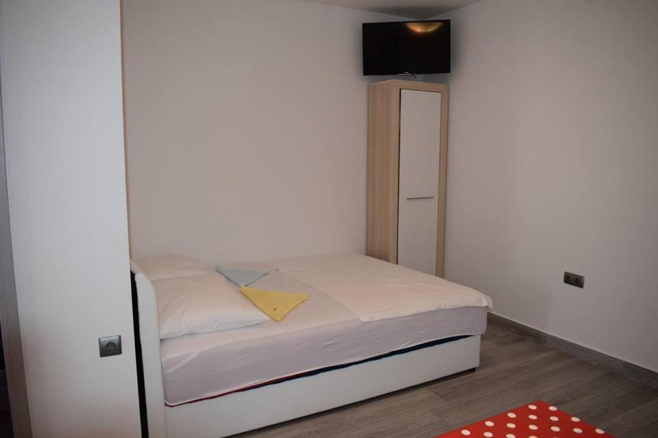 Apartmani Celjak 帕格 外观 照片