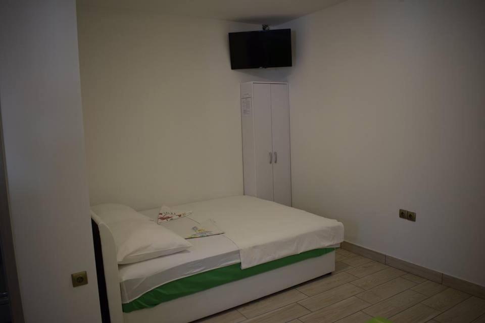 Apartmani Celjak 帕格 外观 照片
