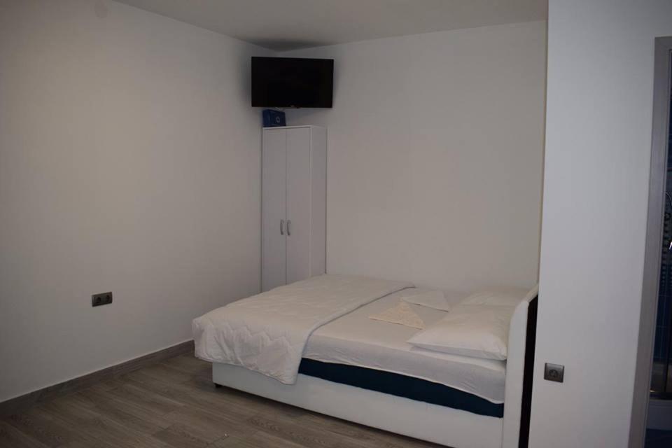 Apartmani Celjak 帕格 外观 照片