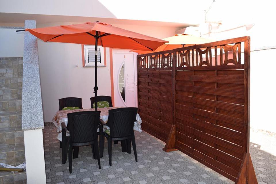 Apartmani Celjak 帕格 外观 照片